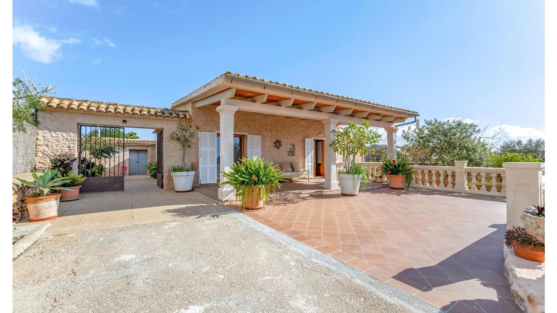 3 Bedroom Stunning Home In SAlquería Blanca 0*,